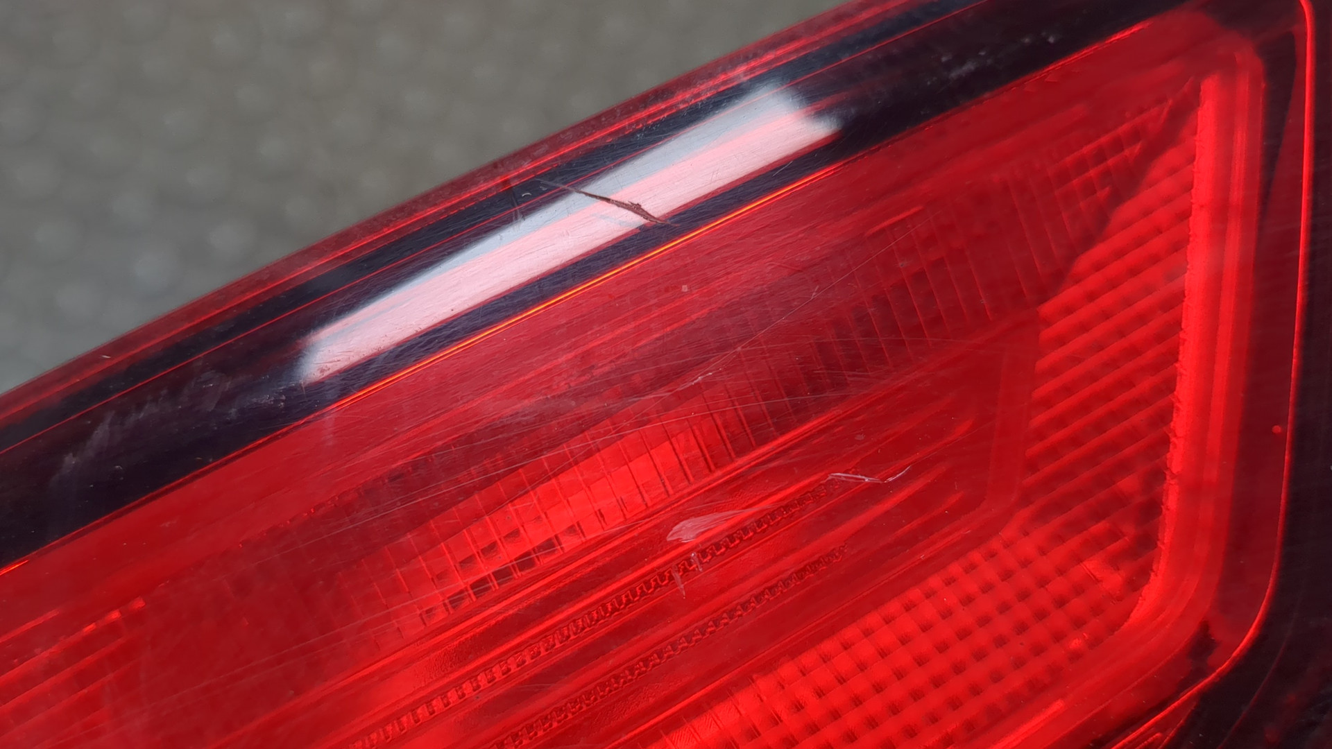 Фонарь задний внутренний левый