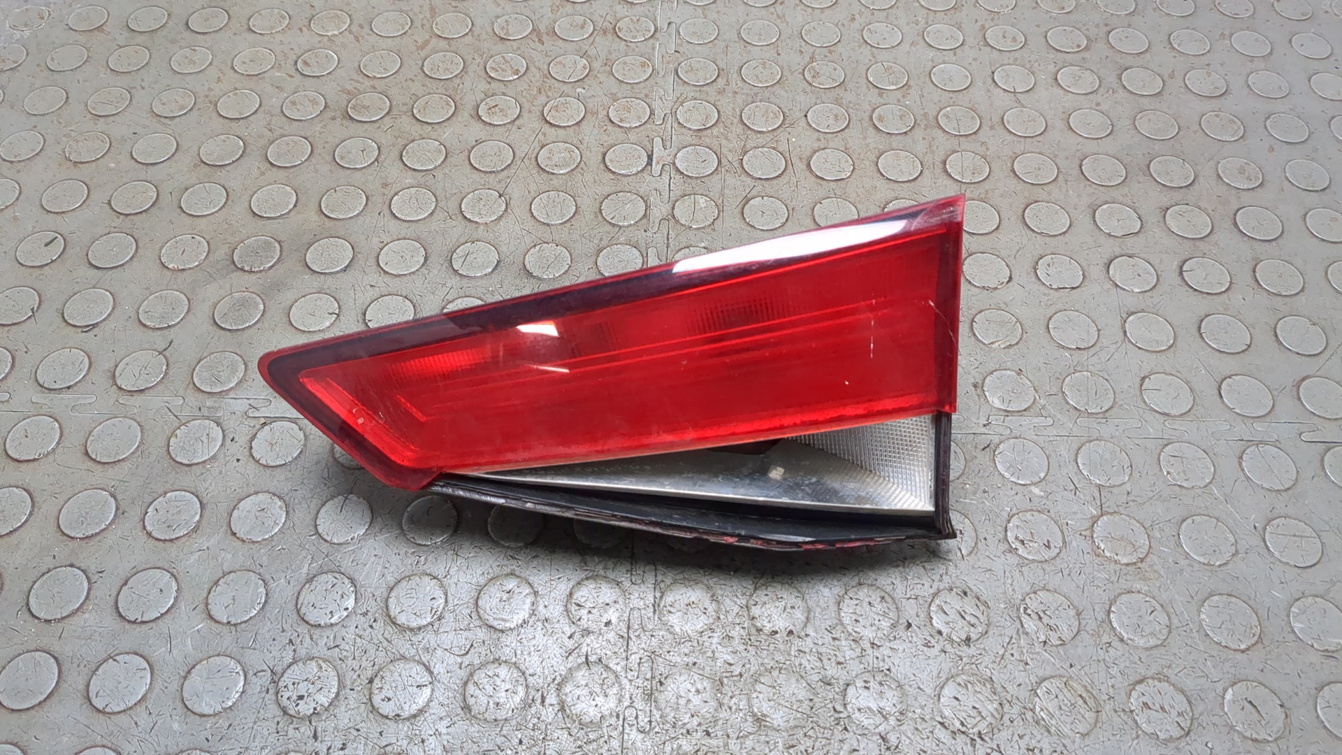 Фонарь задний внутренний правый