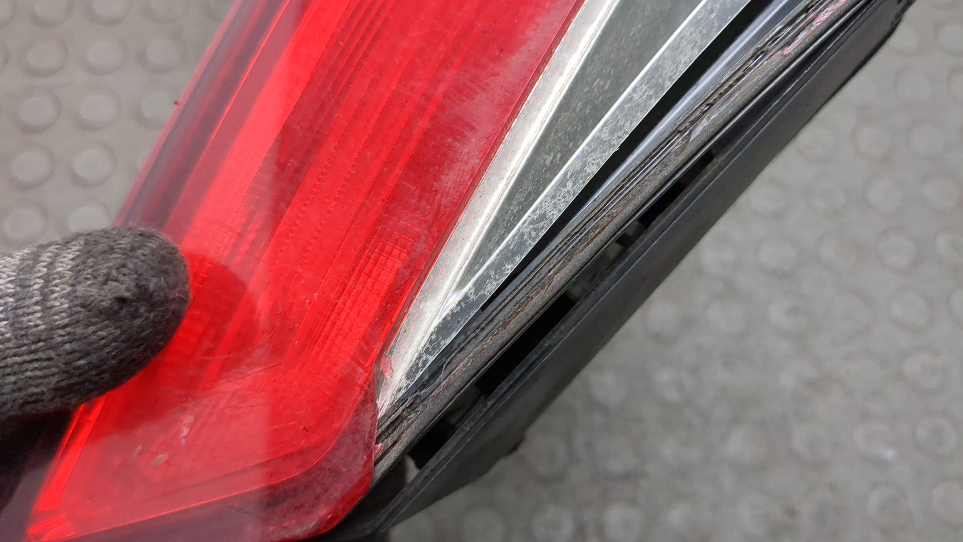 Фонарь задний внутренний правый