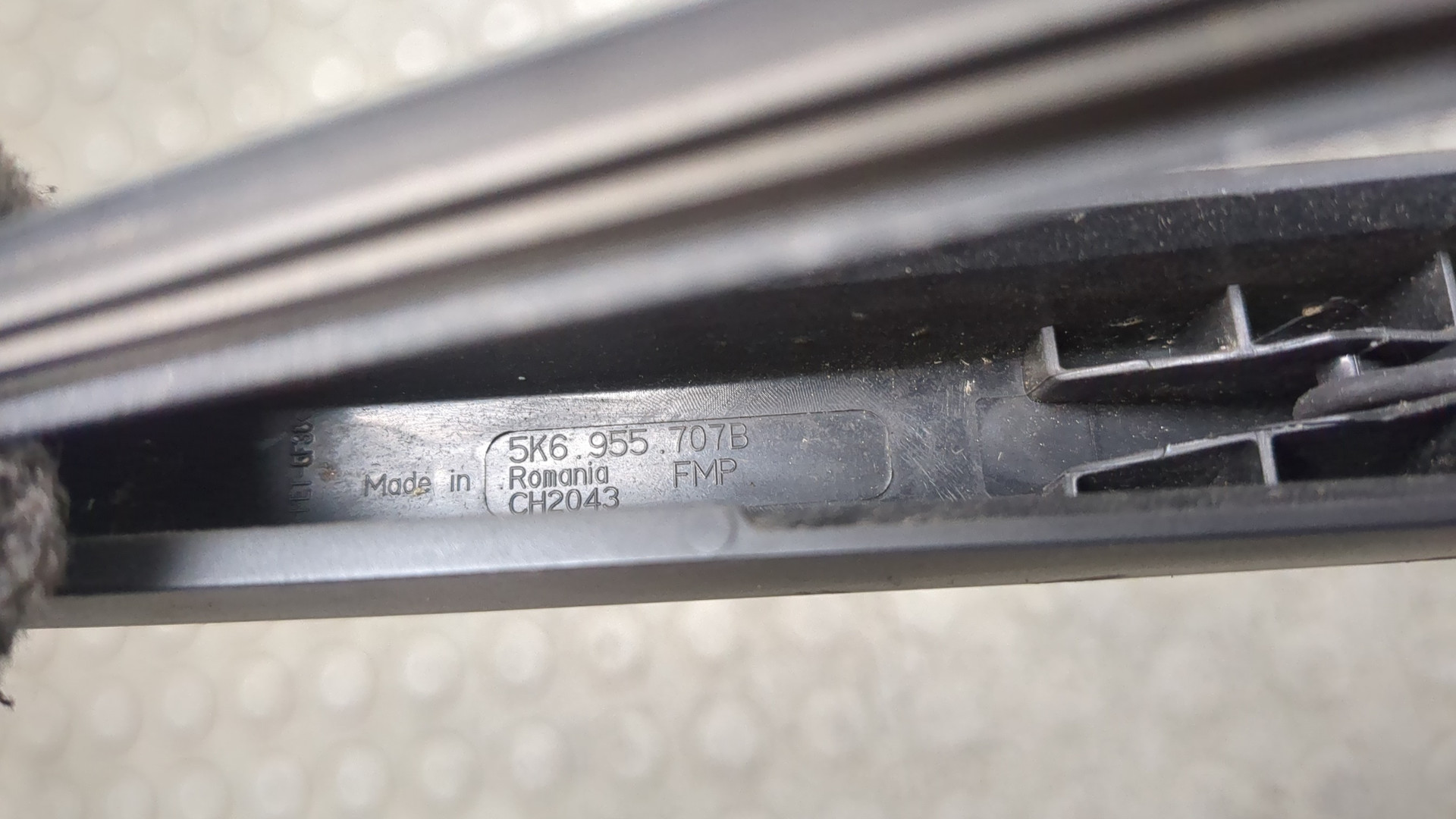 Поводок стеклоочистителя заднего