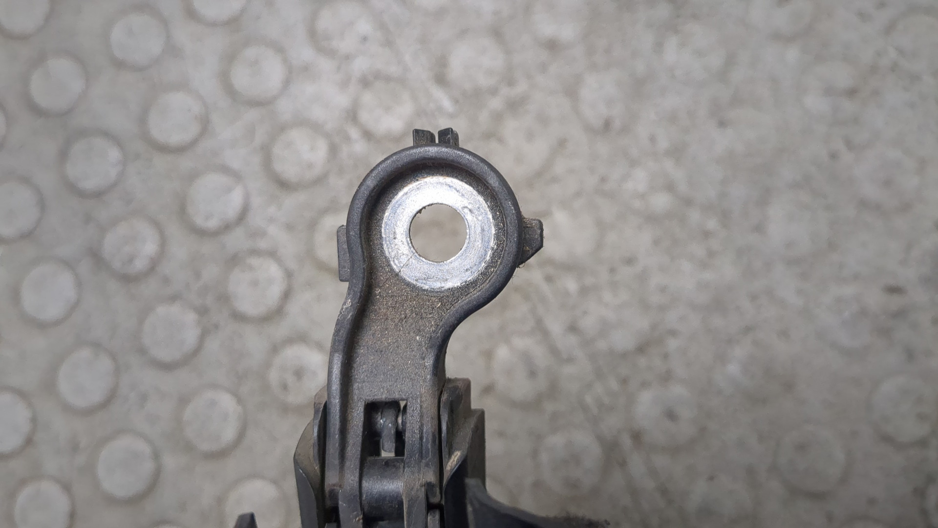 Поводок стеклоочистителя заднего