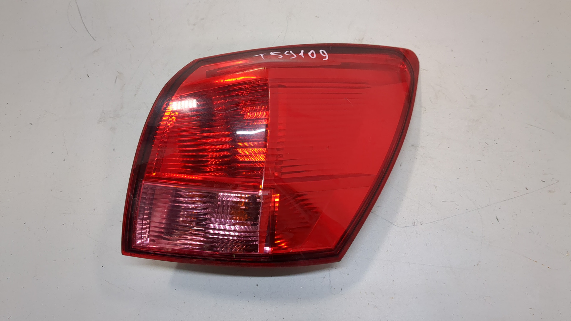 Фонарь задний правый