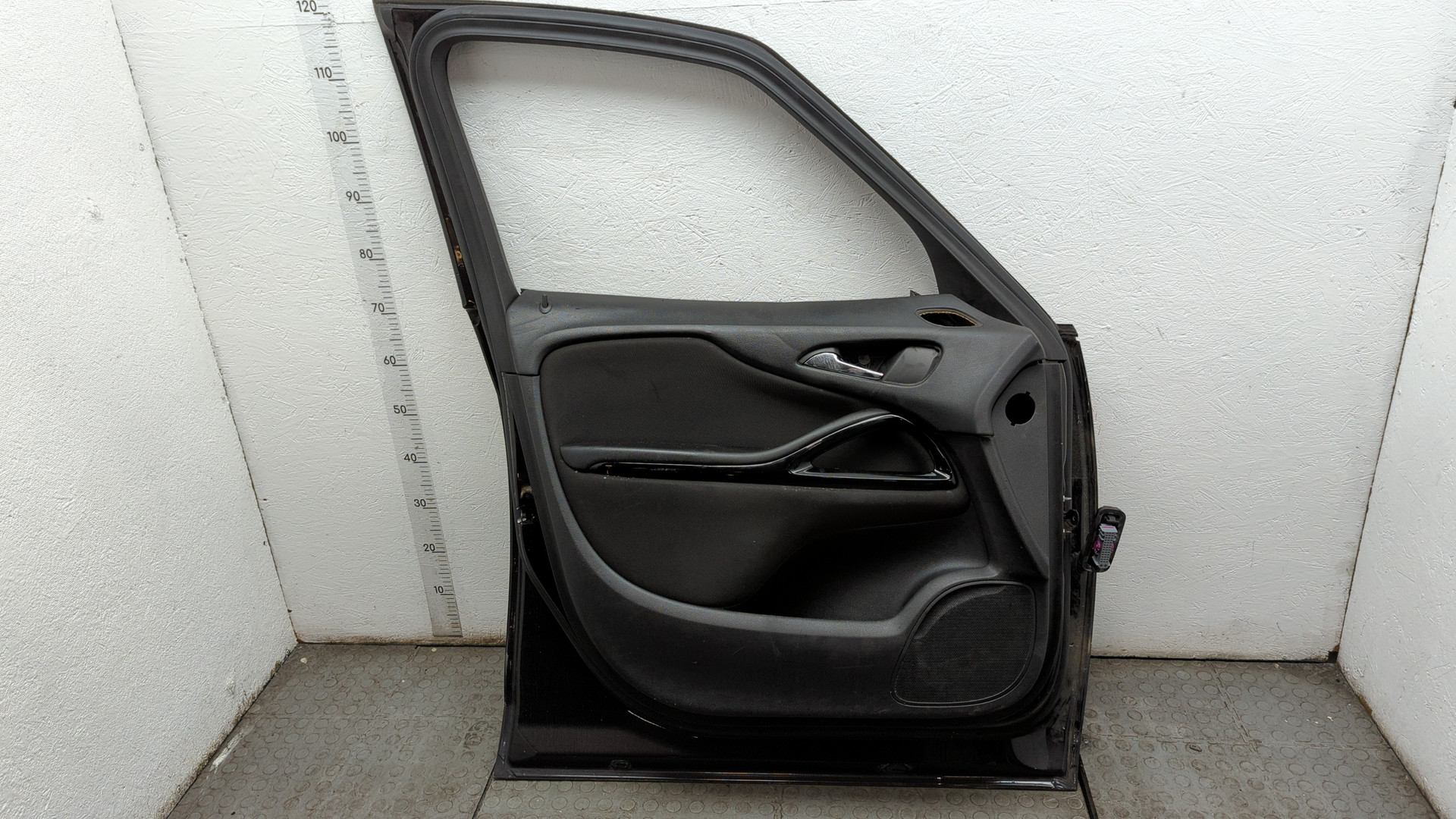 Дверь передняя левая