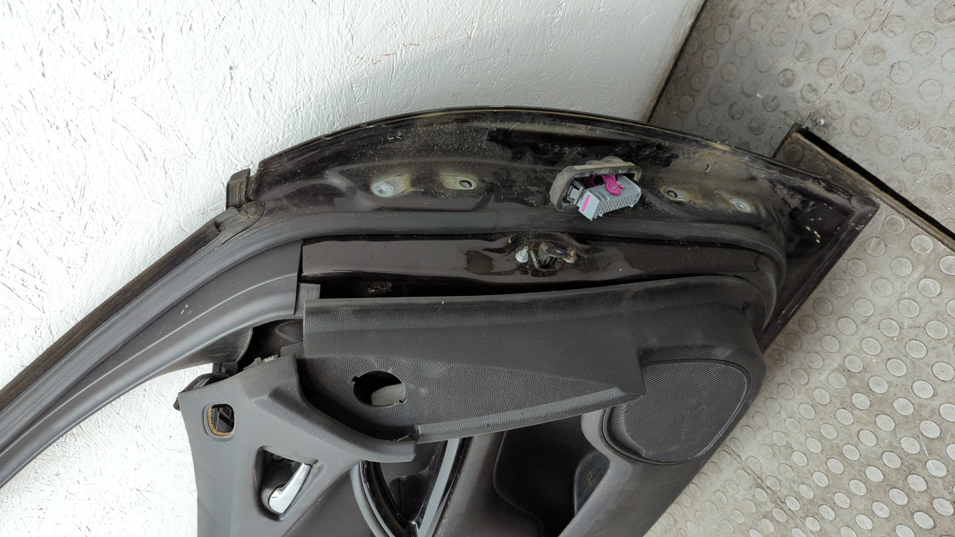 Дверь передняя левая