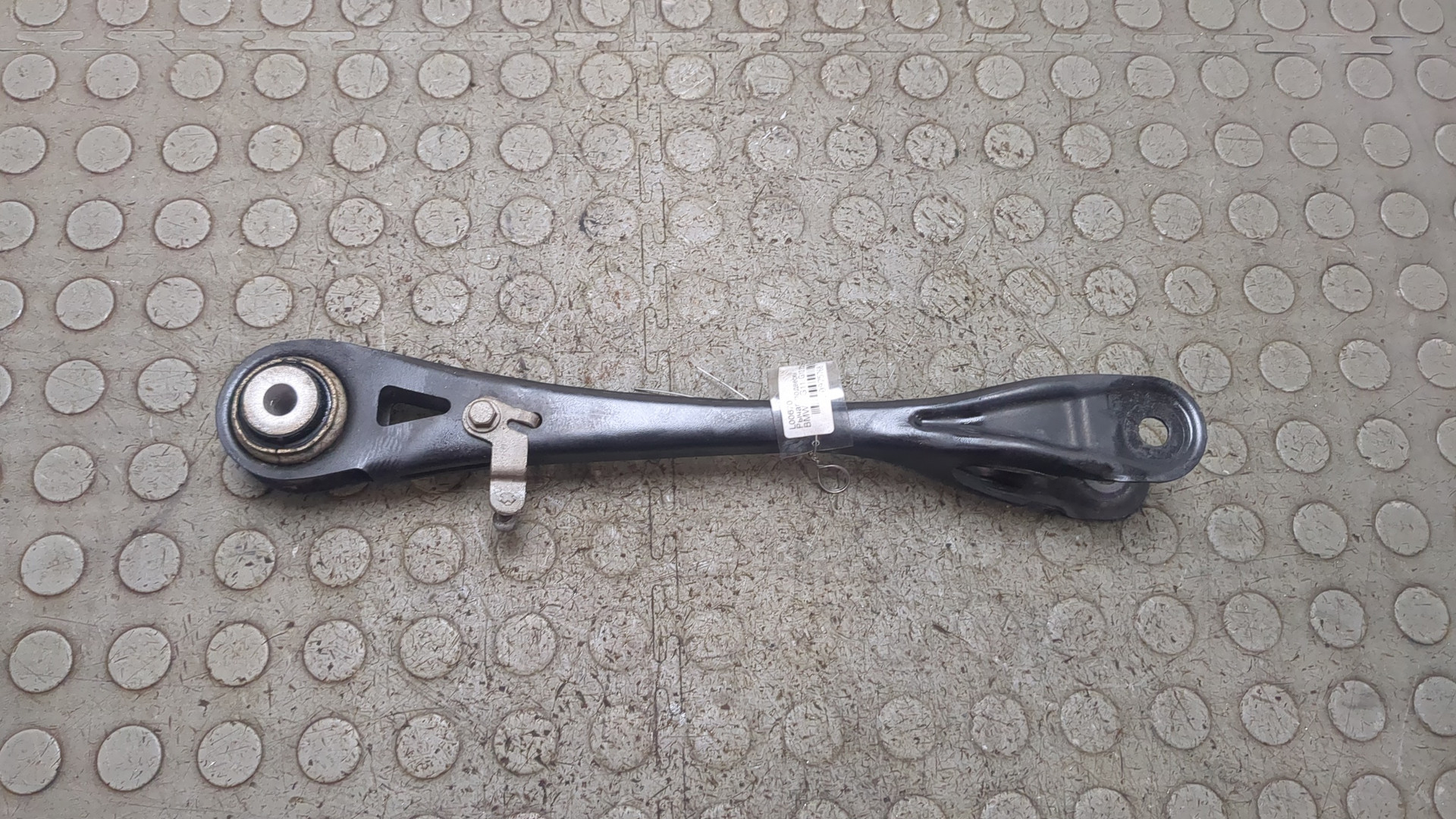 Рычаг задний левый