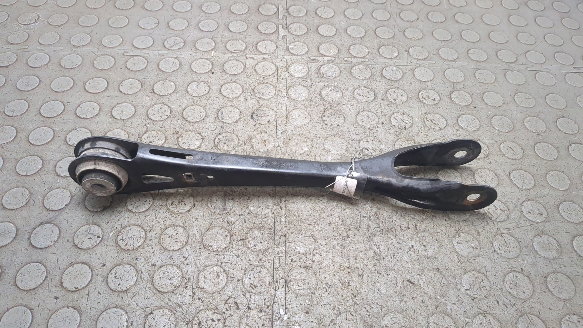 Рычаг задний правый