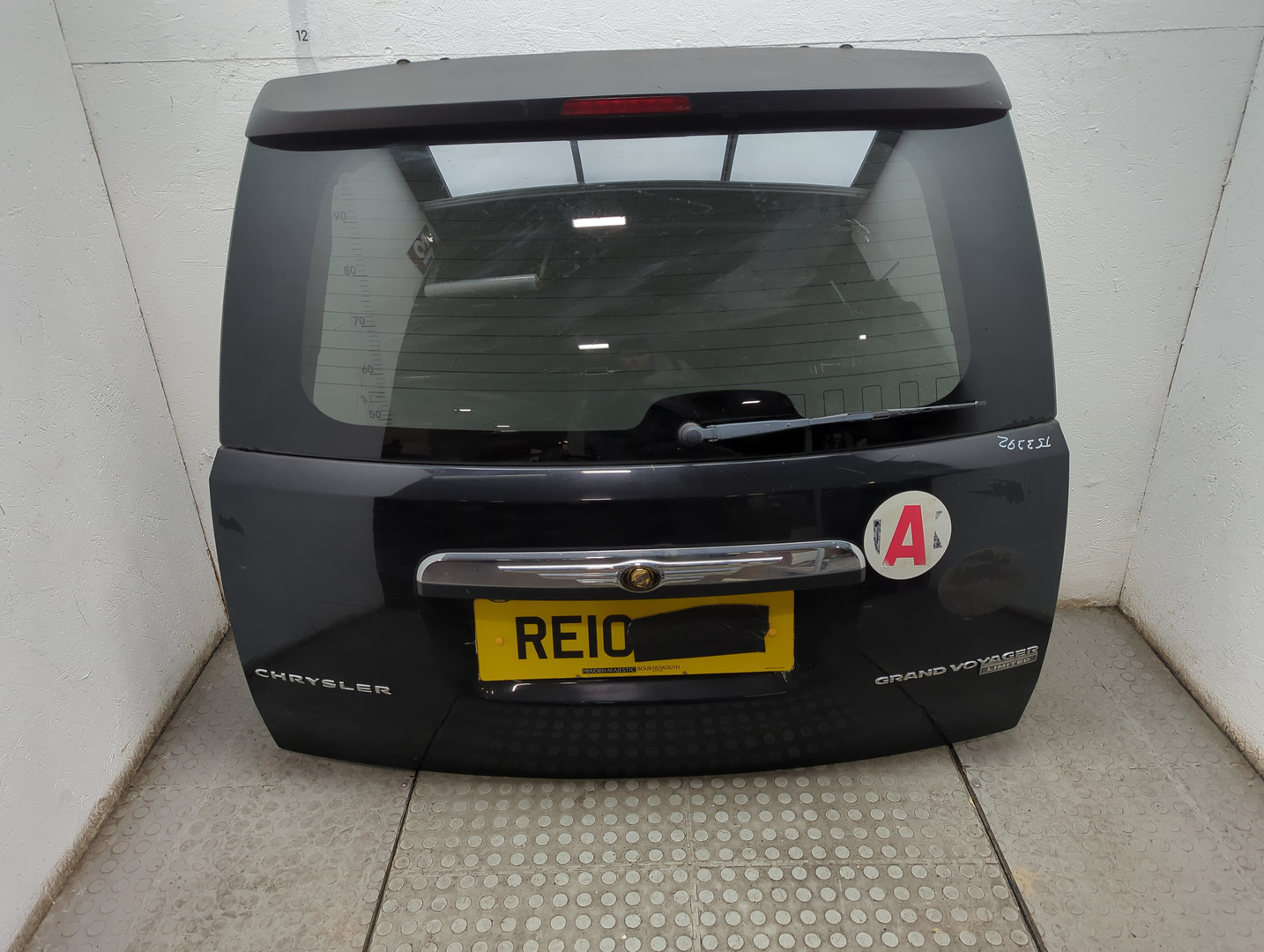 Дверь багажника