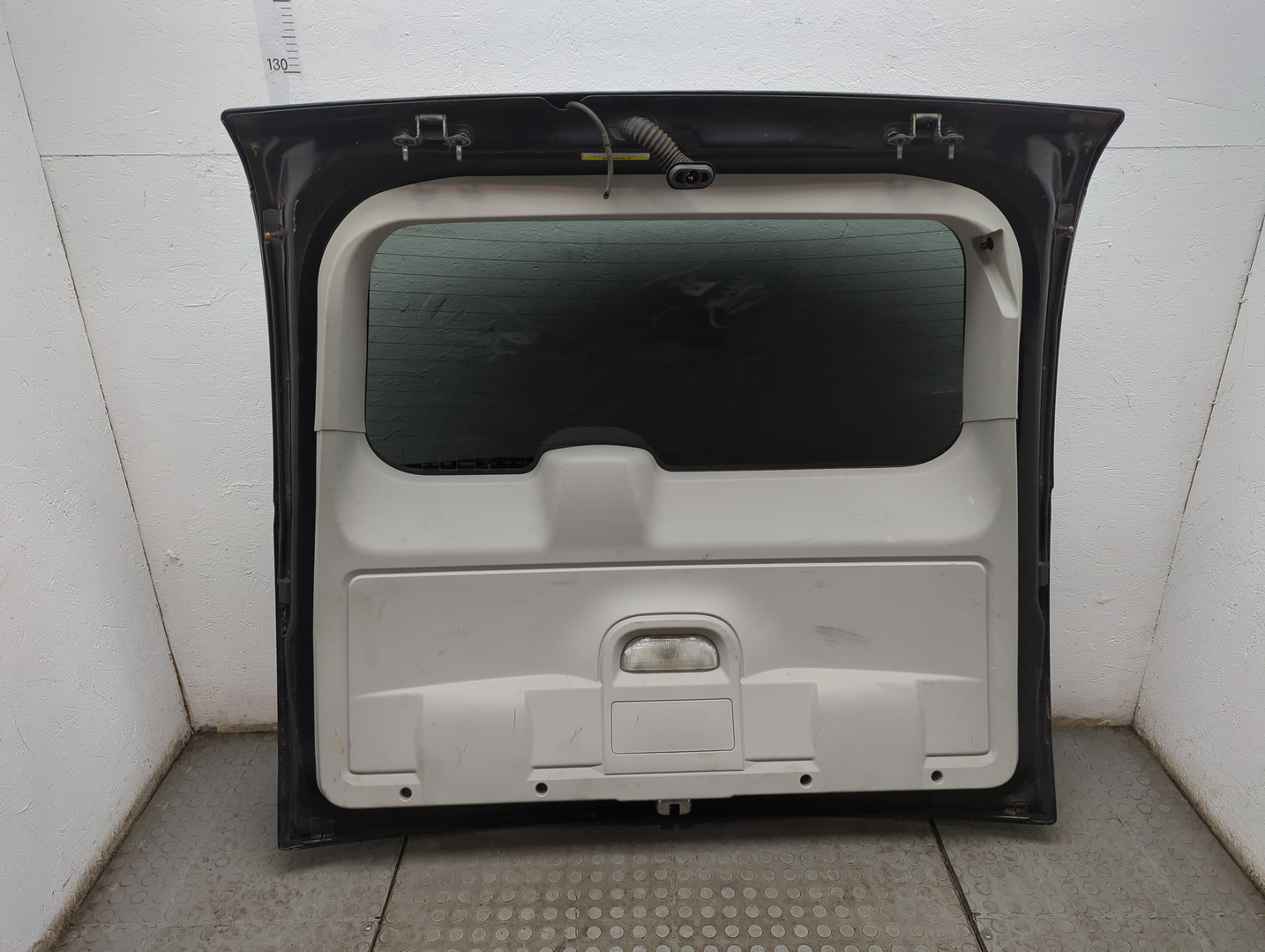 Дверь багажника