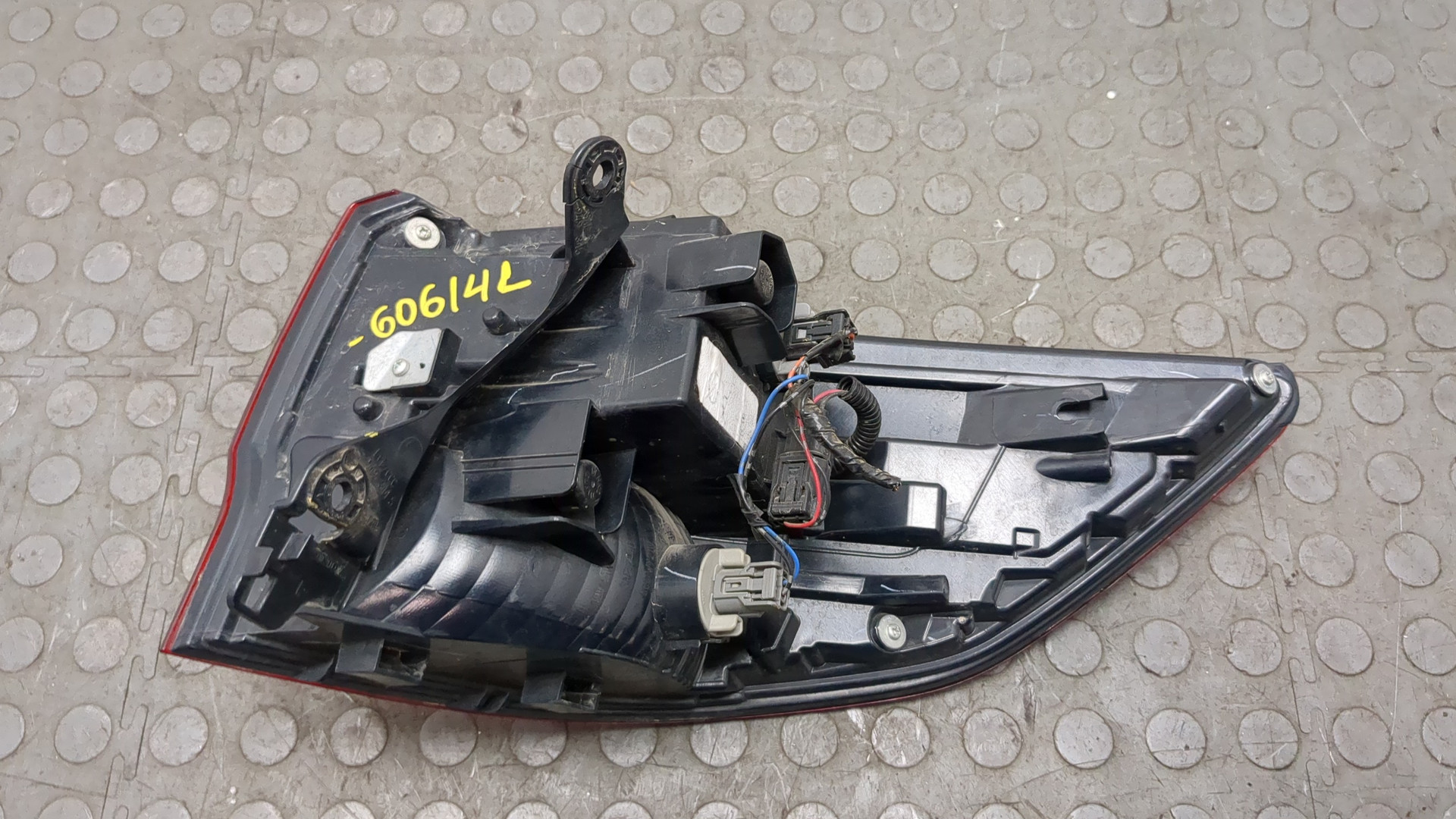 Фонарь задний левый