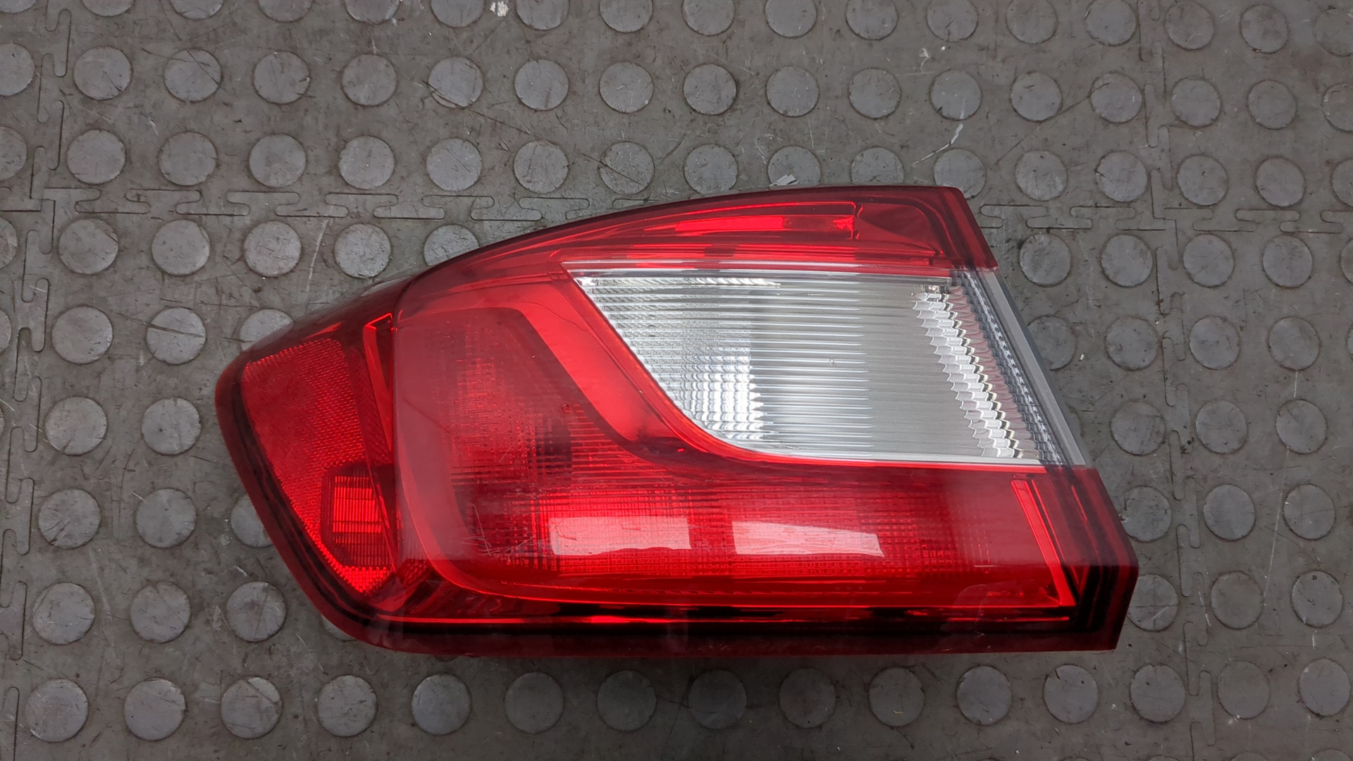 Фонарь задний левый