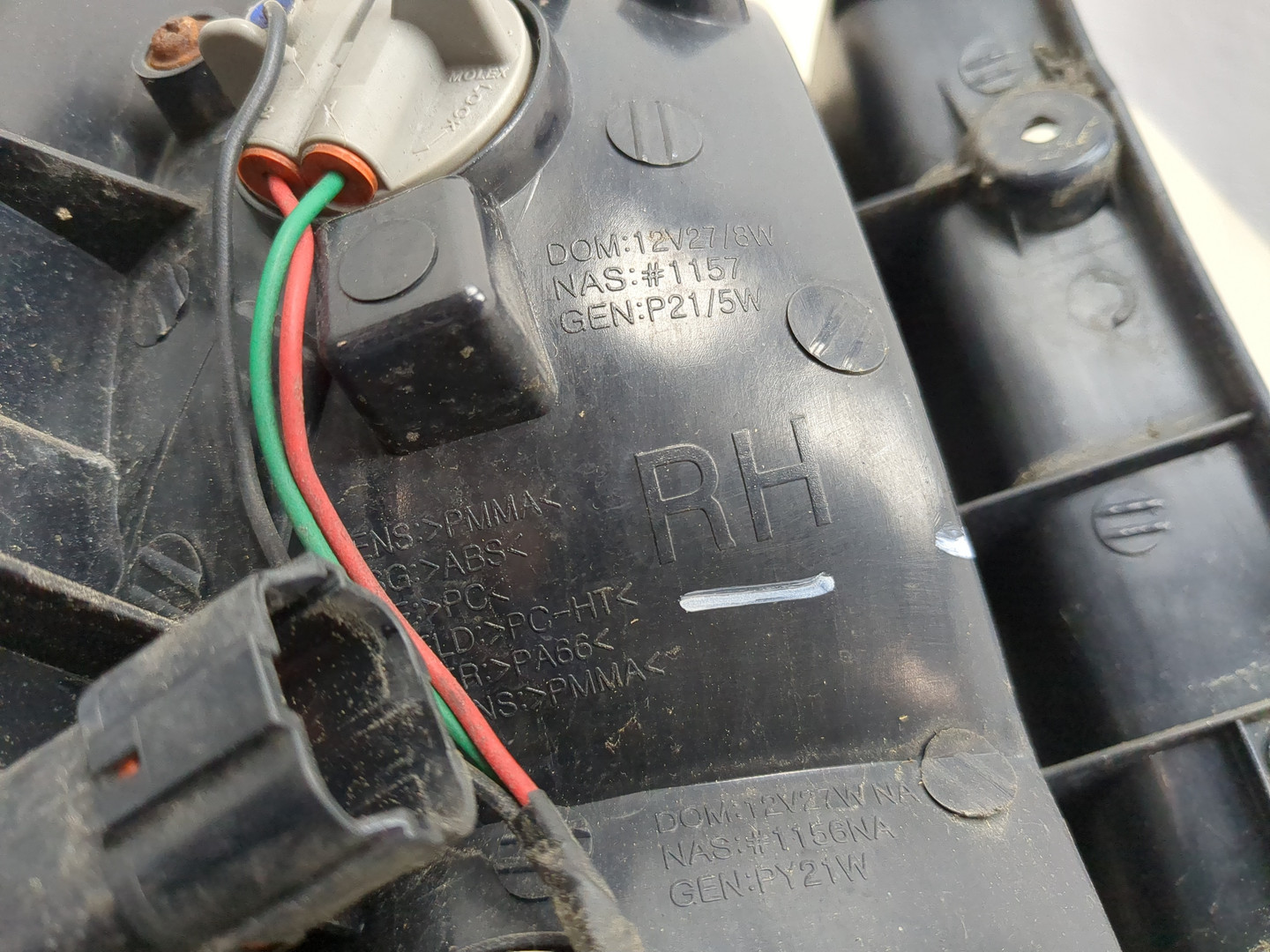 Фонарь задний правый