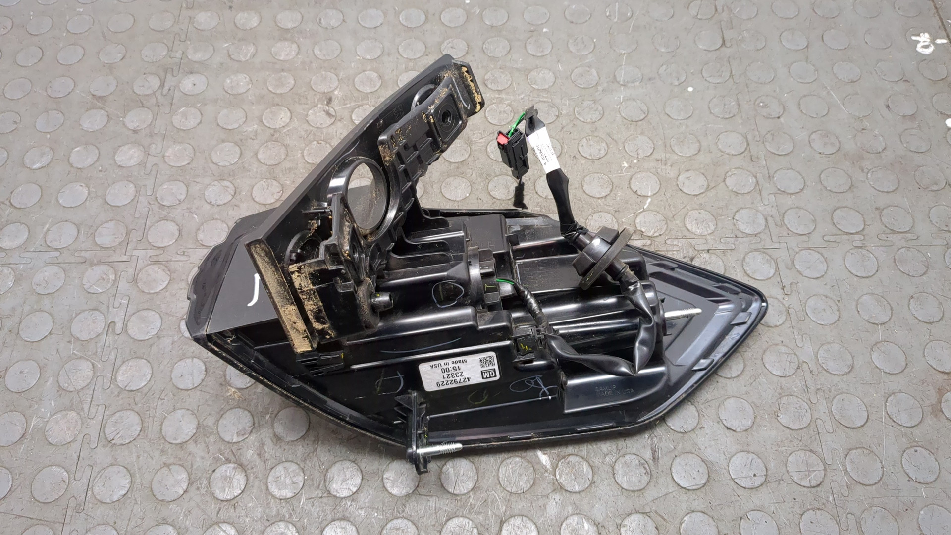 Фонарь задний левый