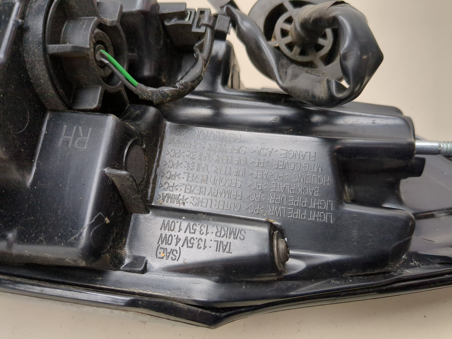 Фонарь задний правый