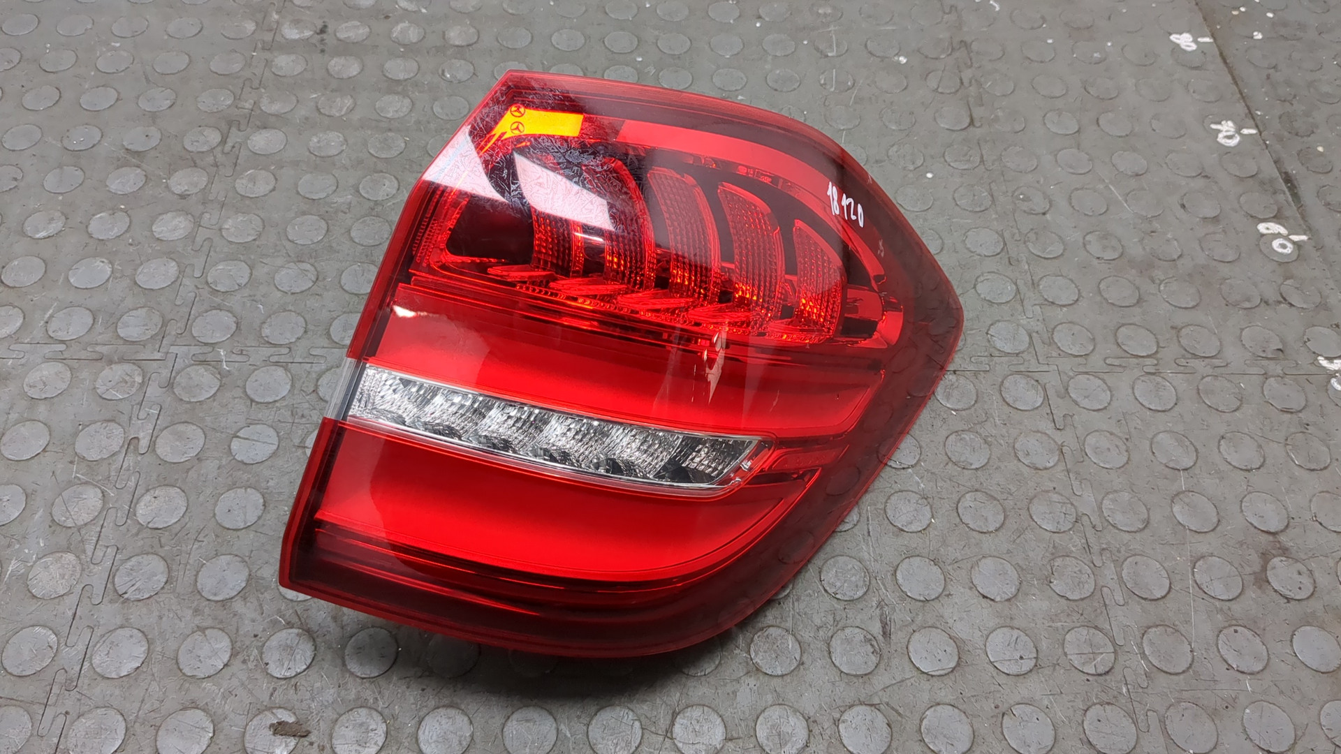 Фонарь задний правый