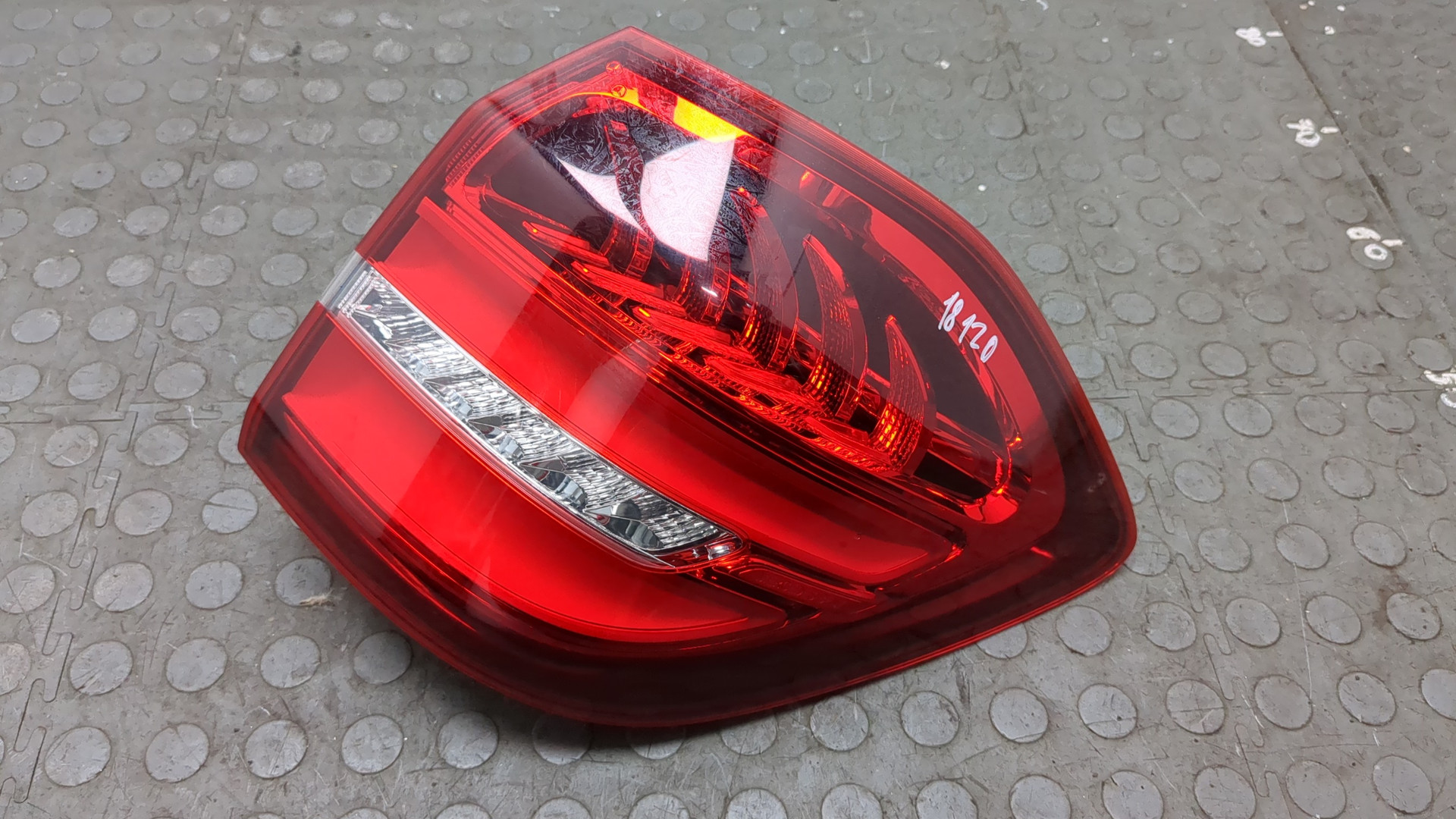 Фонарь задний правый