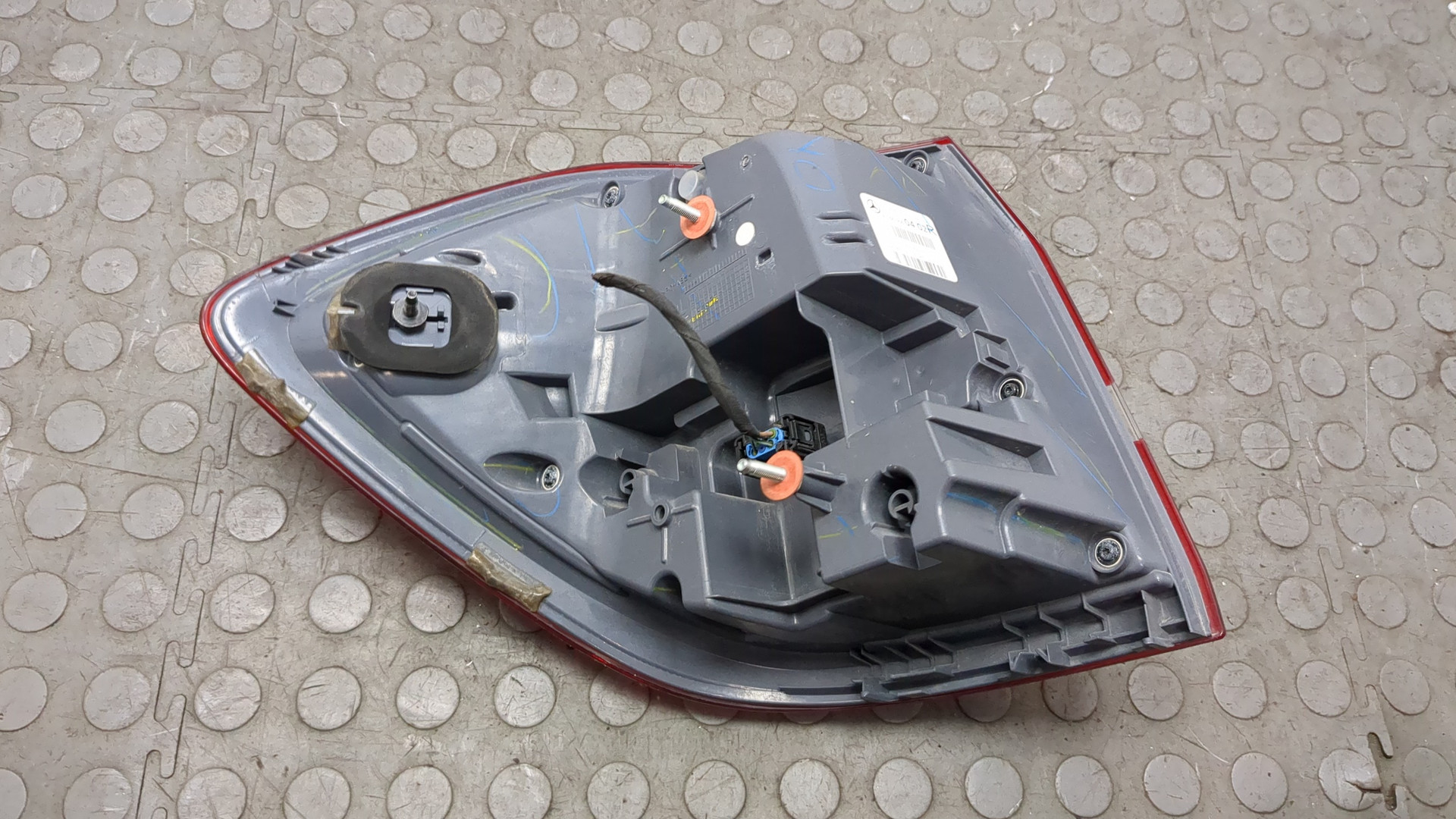 Фонарь задний правый