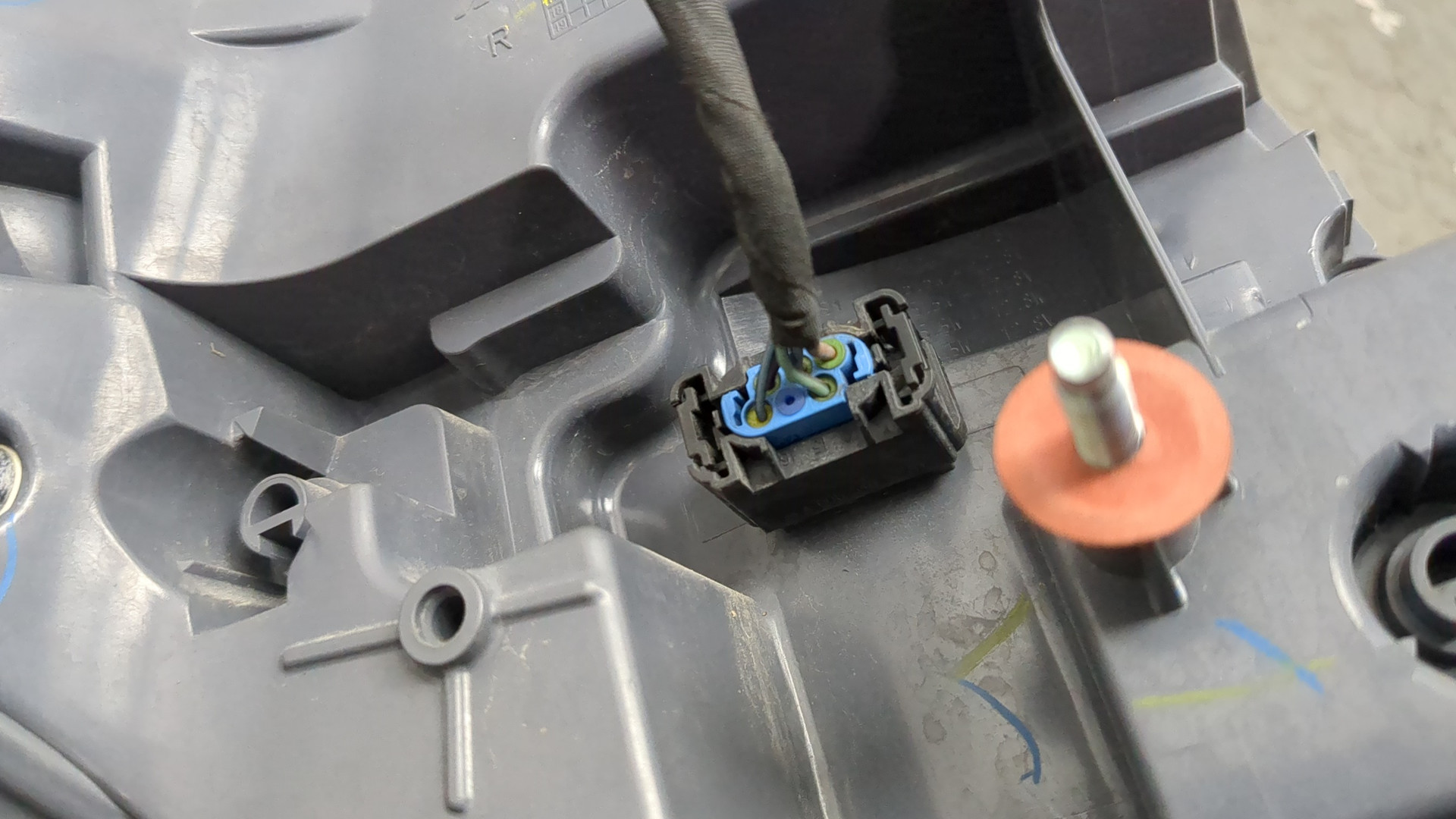 Фонарь задний правый