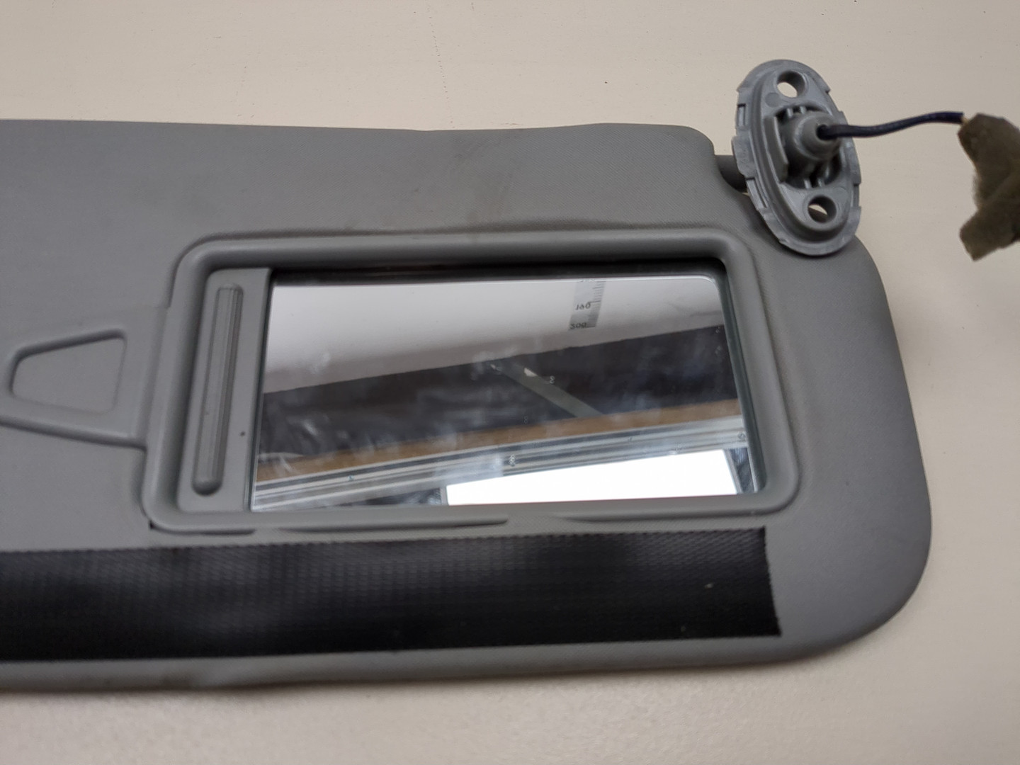 Козырек солнцезащитный