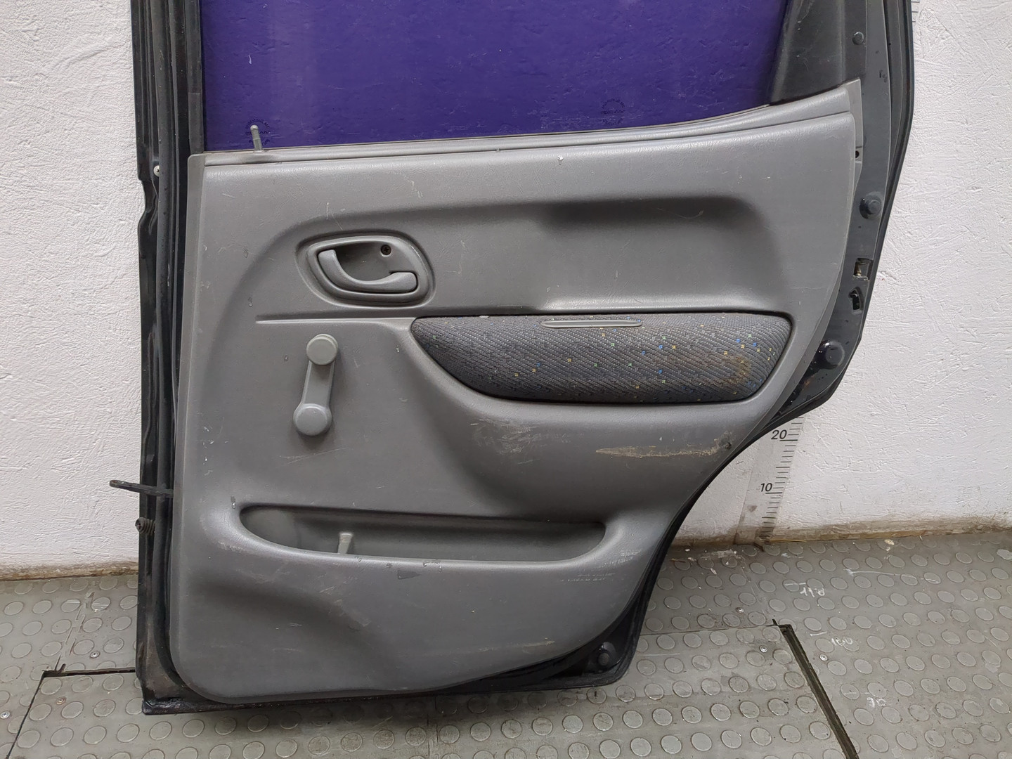 Дверь задняя правая