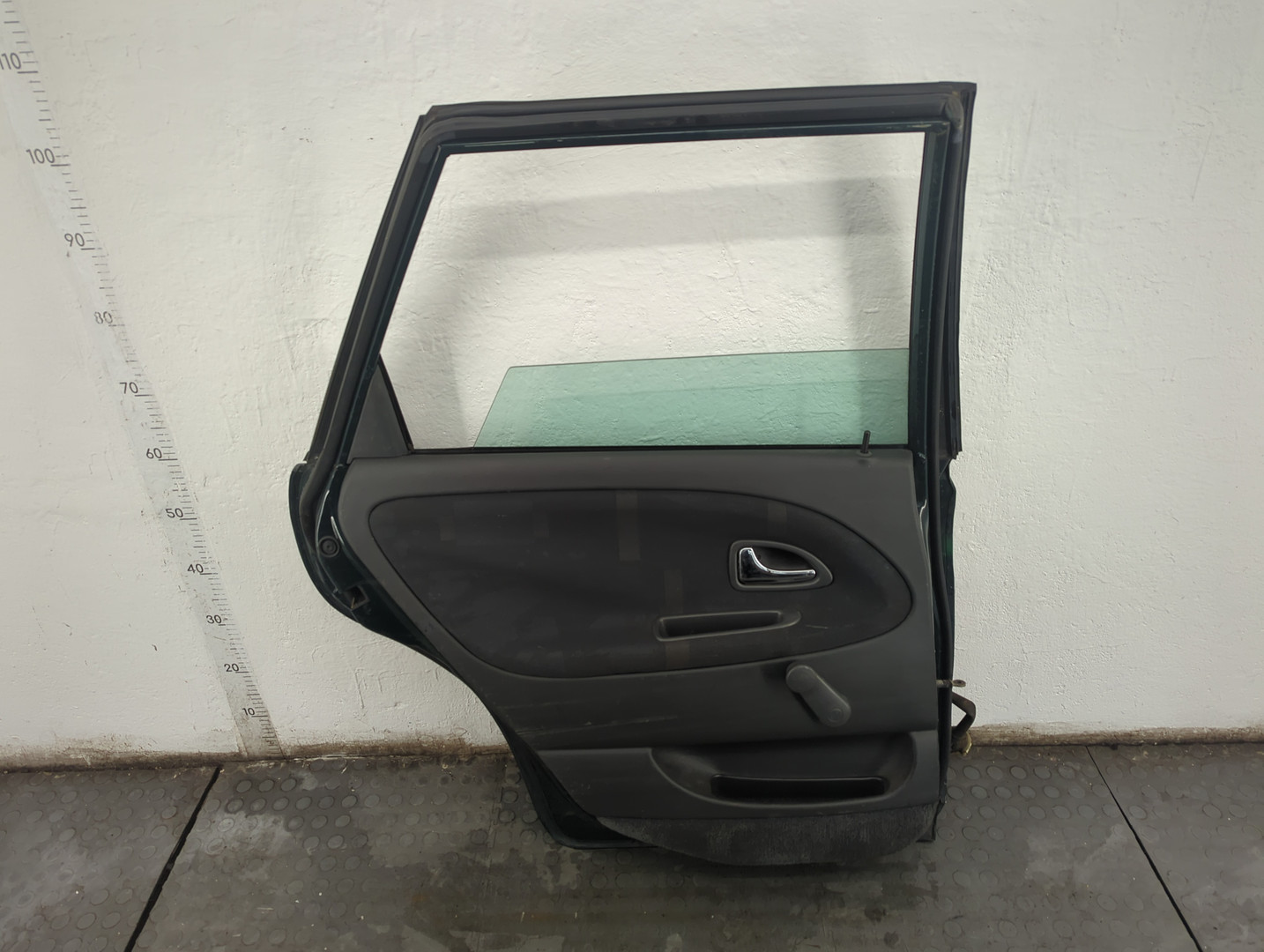 Дверь задняя левая