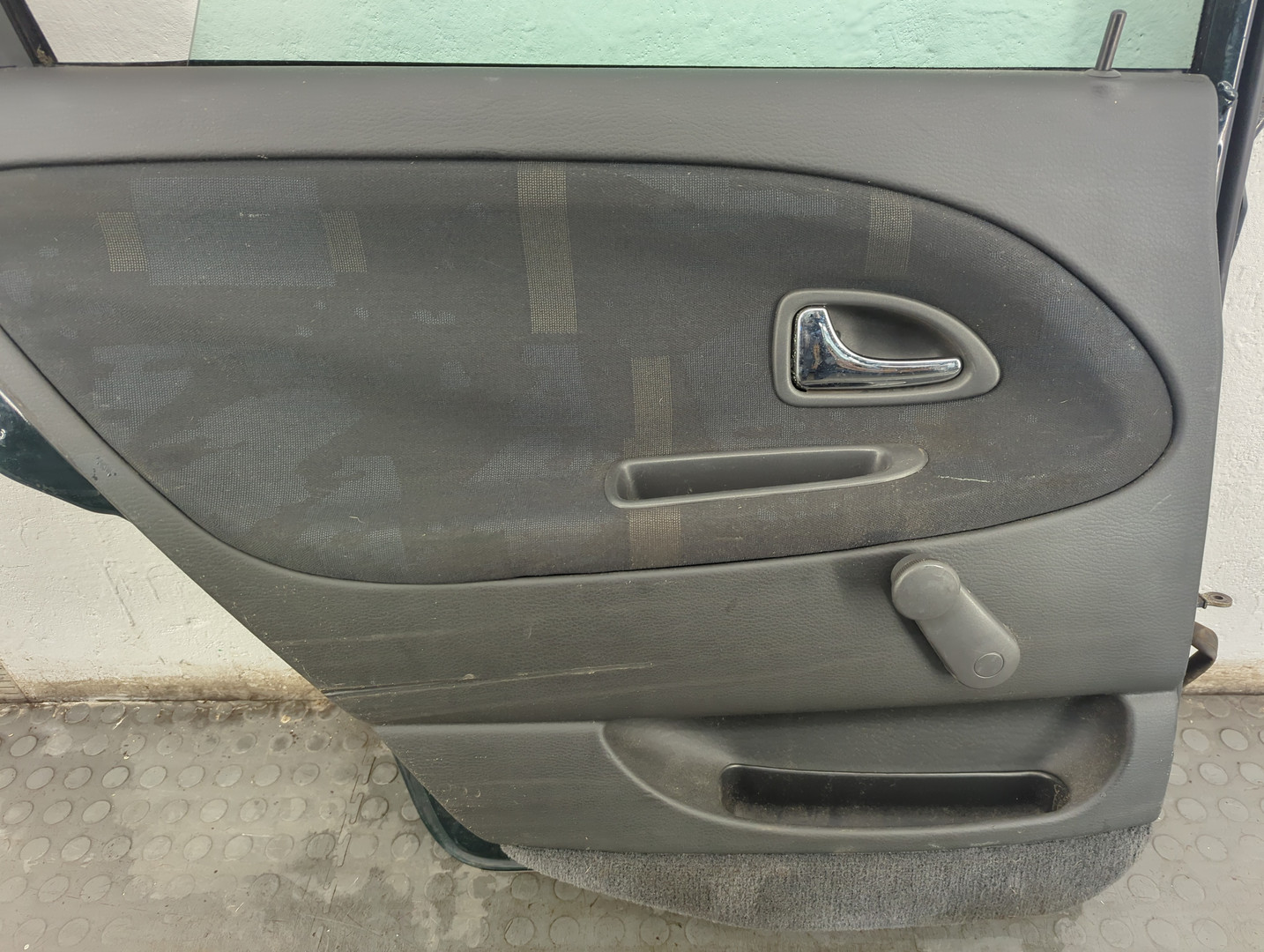 Дверь задняя левая