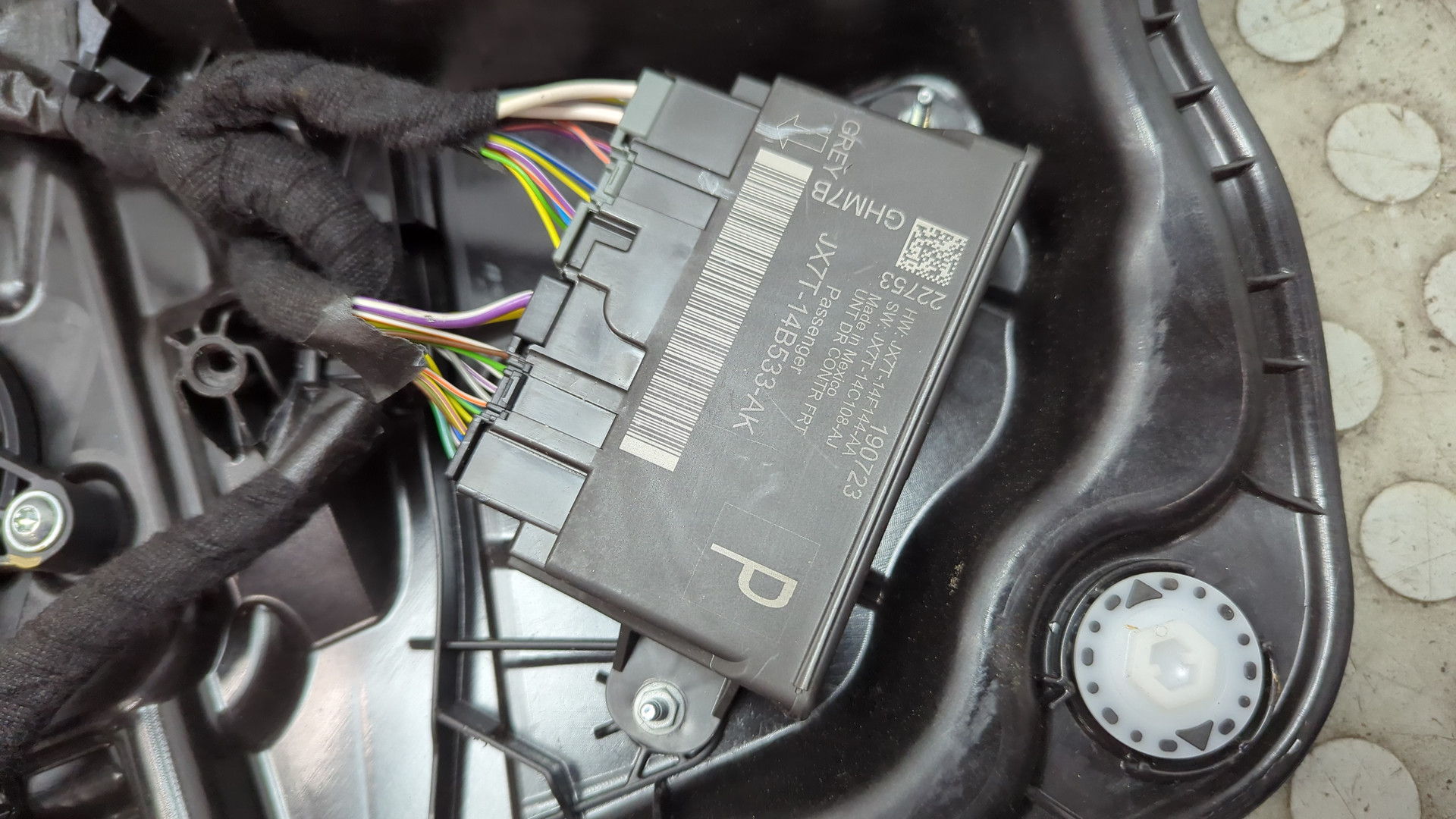 Стеклоподъемник электр. передний правый