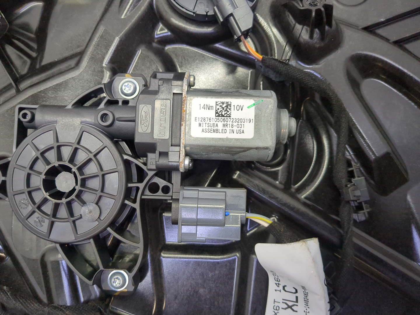 Стеклоподъемник электр. передний правый