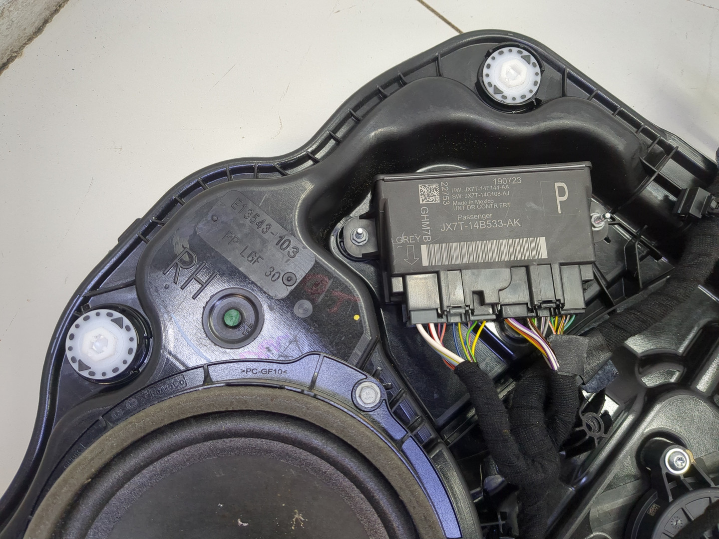 Стеклоподъемник электр. передний правый