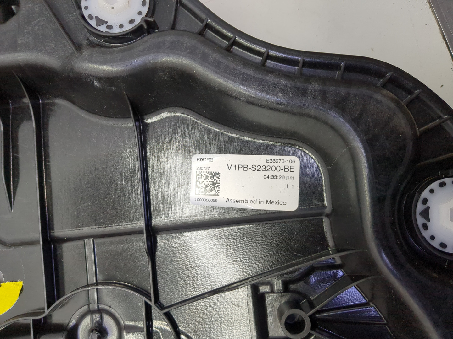 Стеклоподъемник электр. передний правый