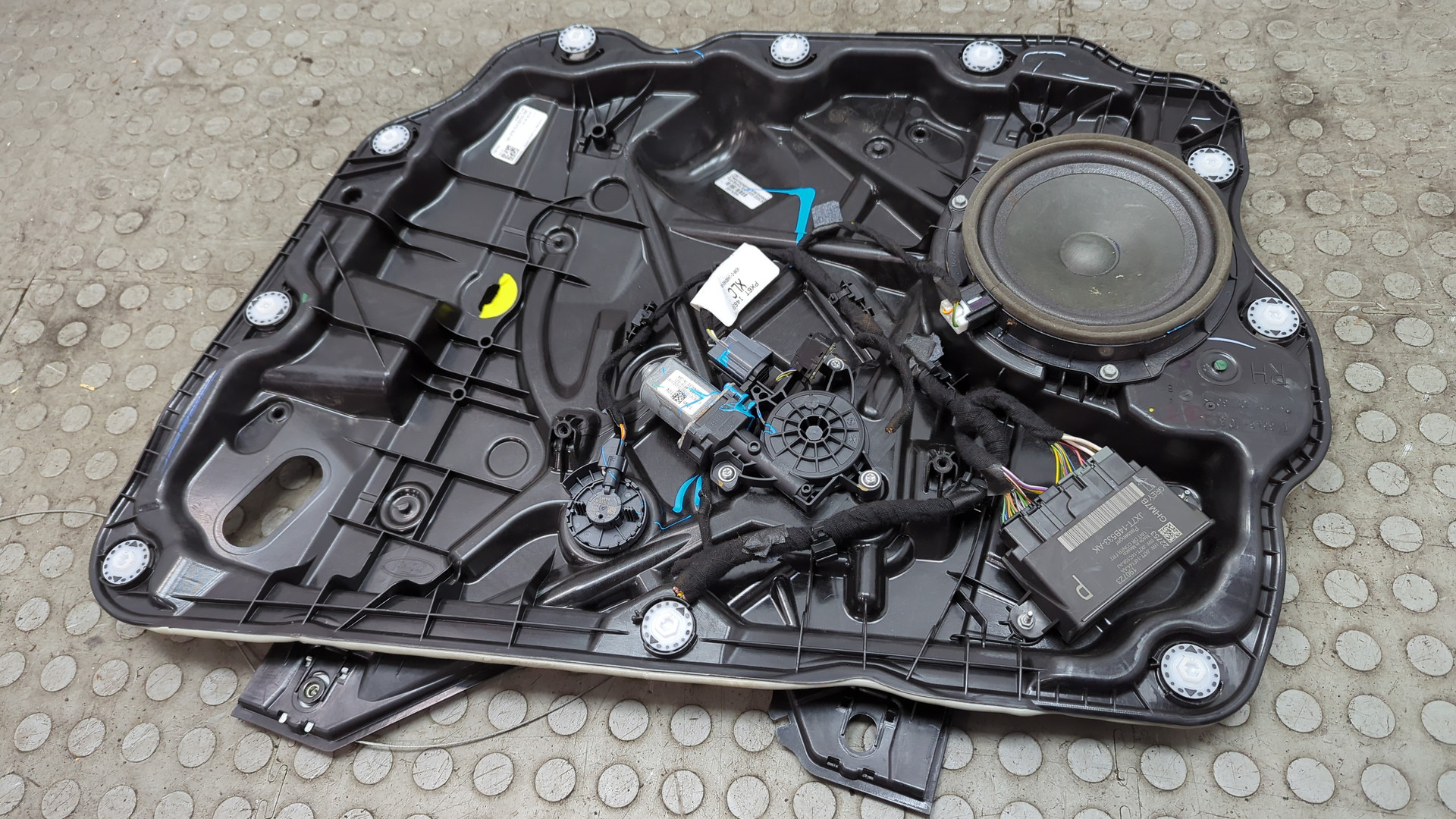 Стеклоподъемник электр. передний правый