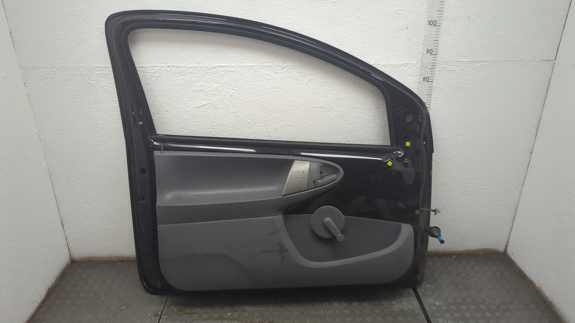 Дверь передняя левая