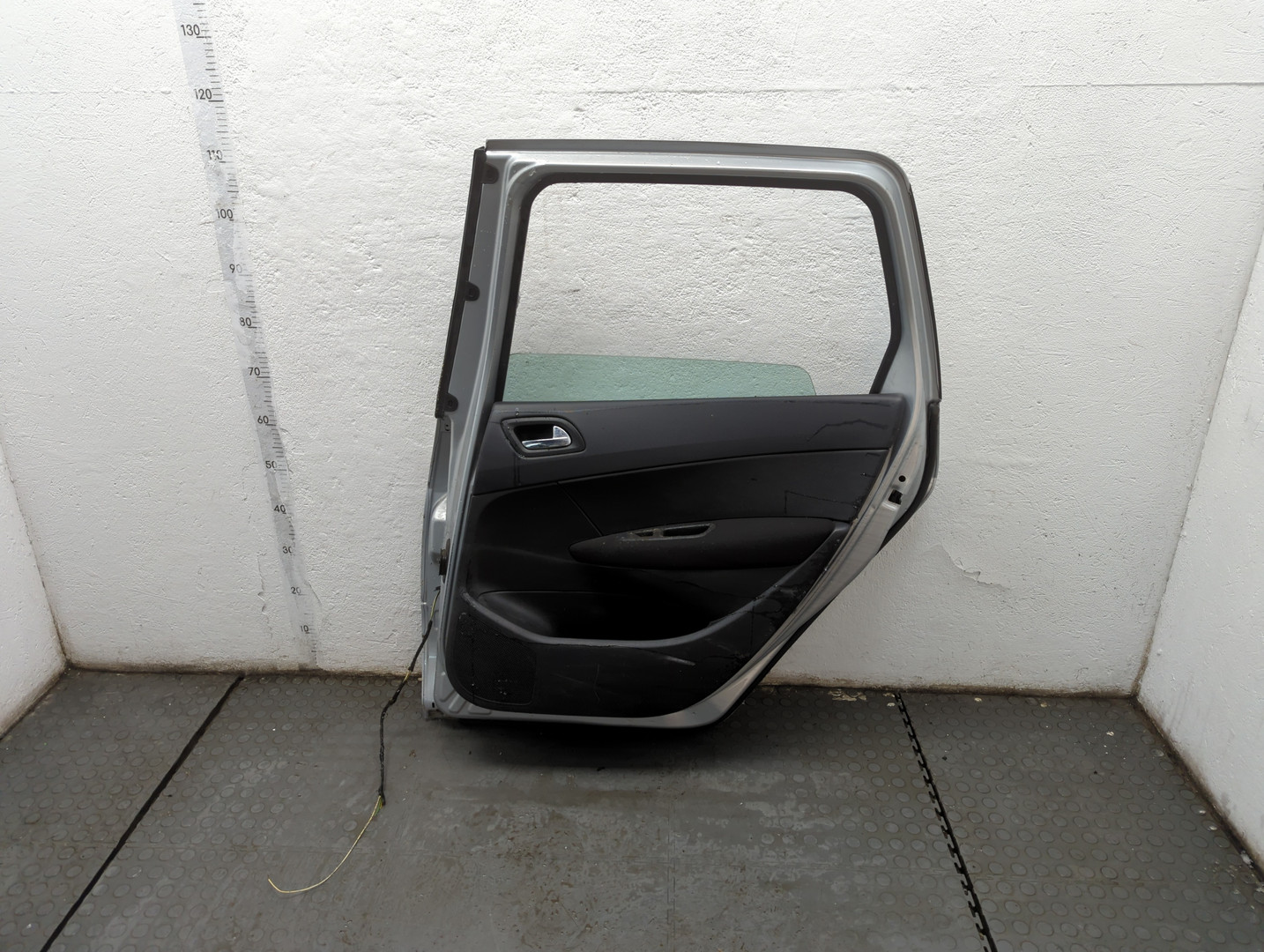 Дверь задняя правая