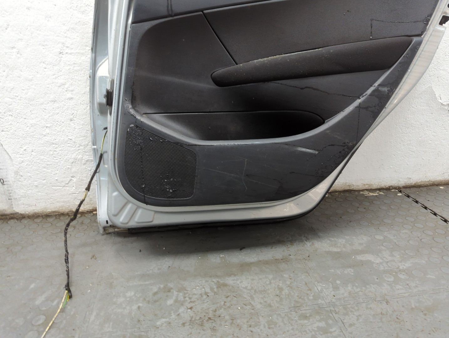 Дверь задняя правая