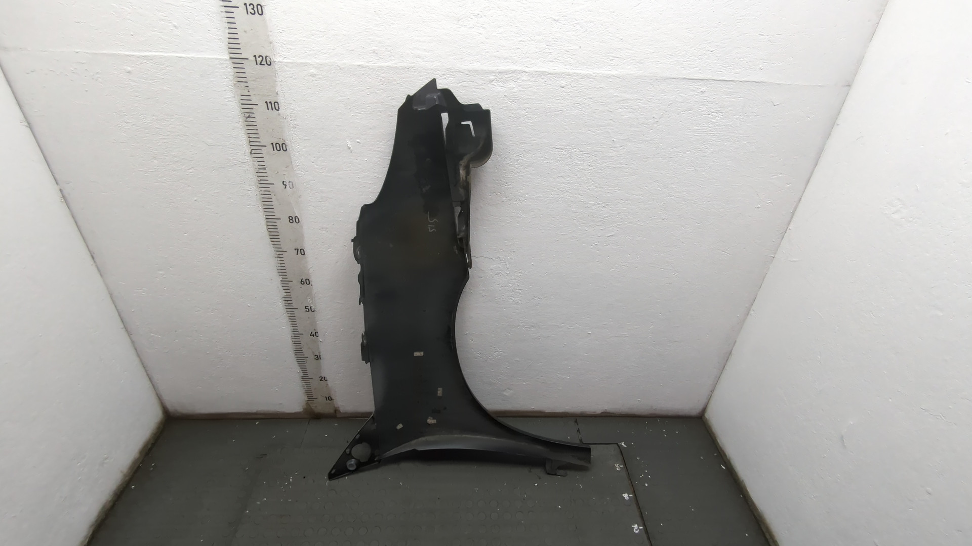 Крыло переднее левое