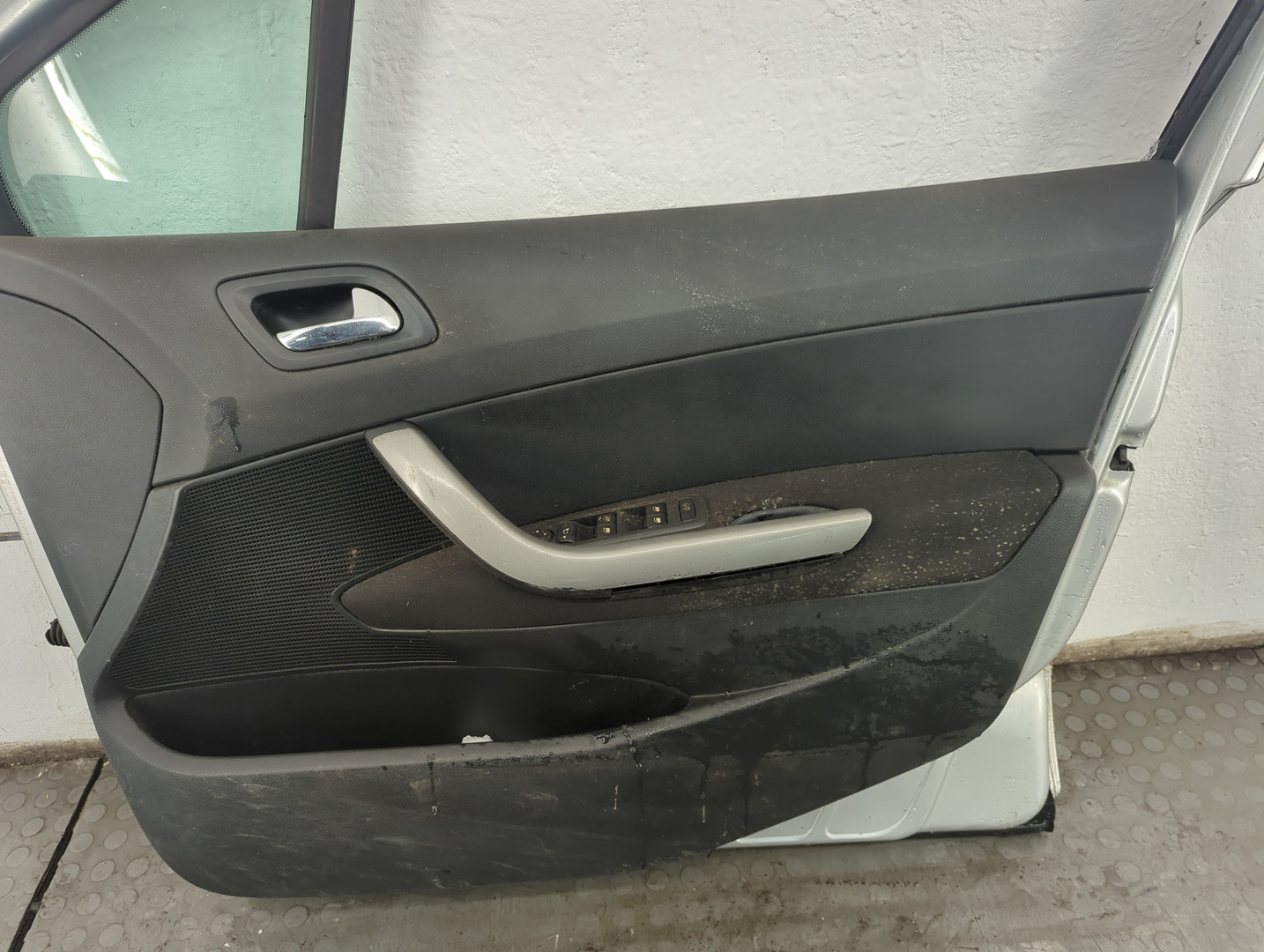 Дверь передняя правая