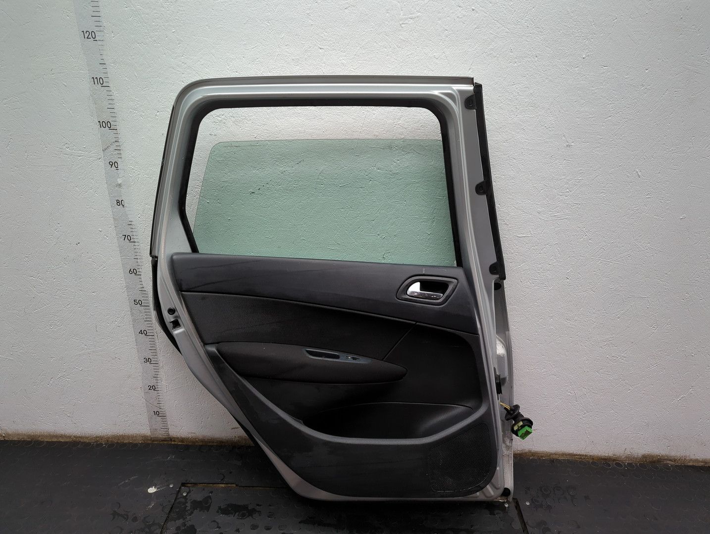 Дверь задняя левая