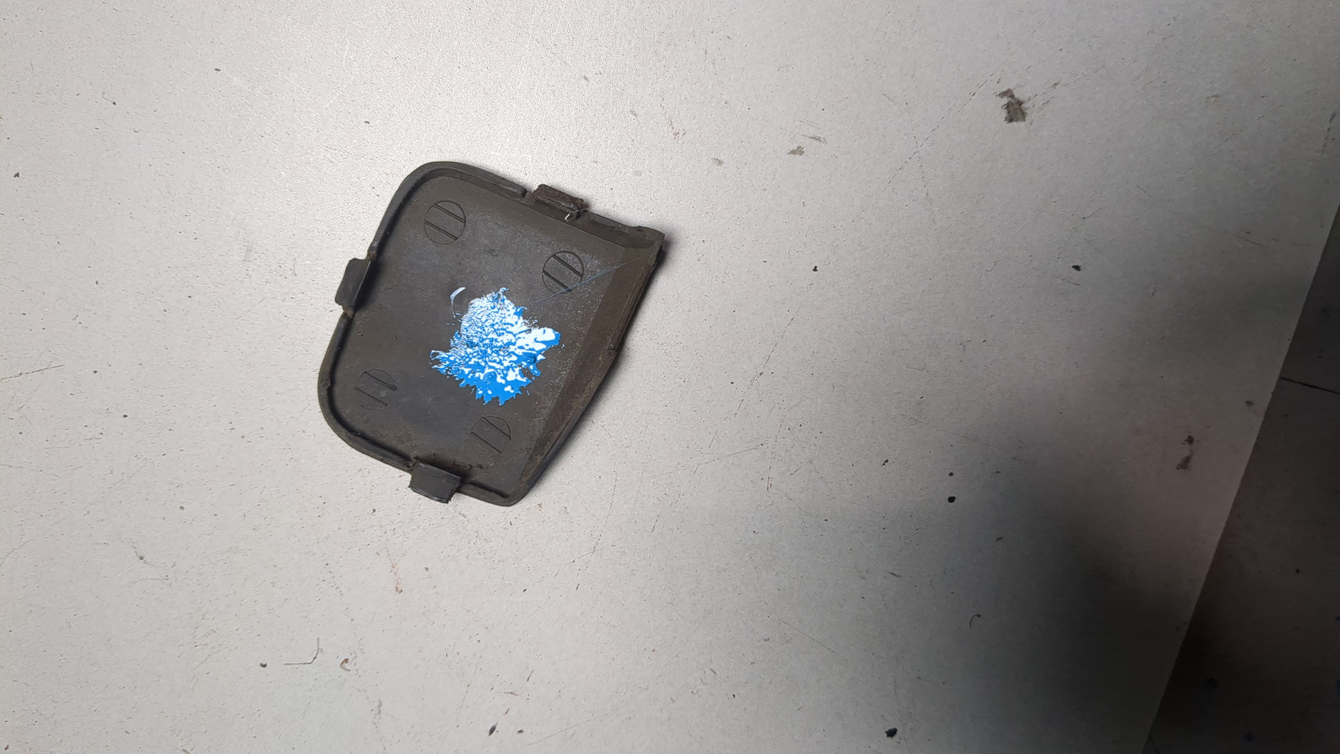 Заглушка буксировочного крюка