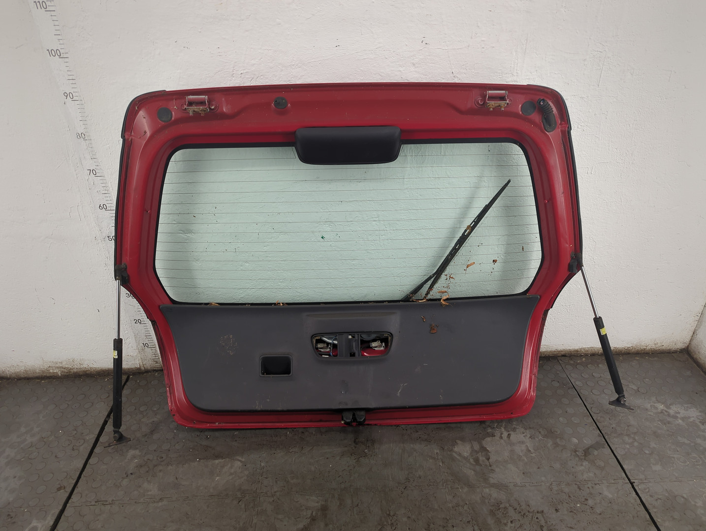 Дверь багажника