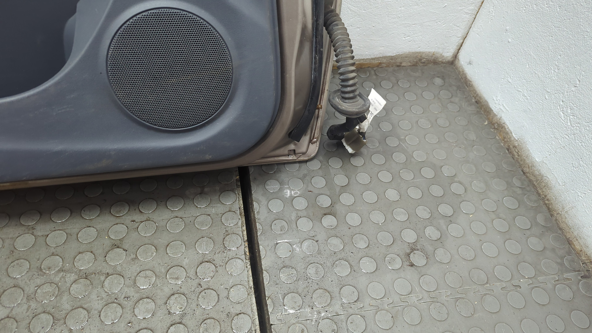 Дверь передняя левая