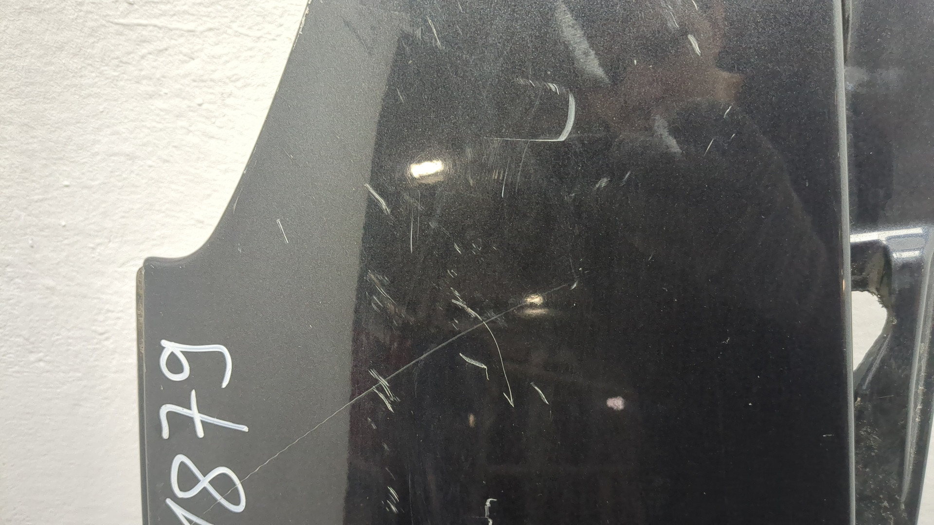 Крыло переднее правое