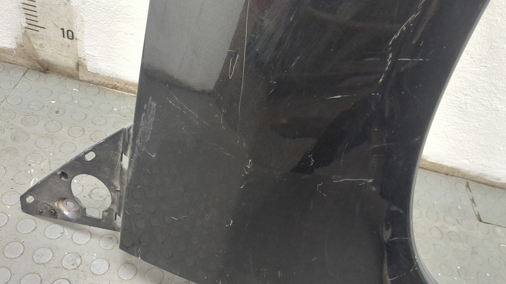 Крыло переднее правое