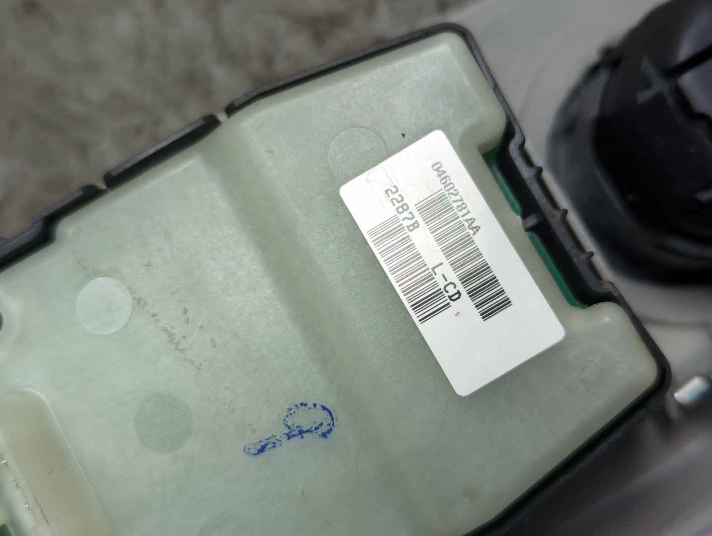 Кнопка стеклоподъемника