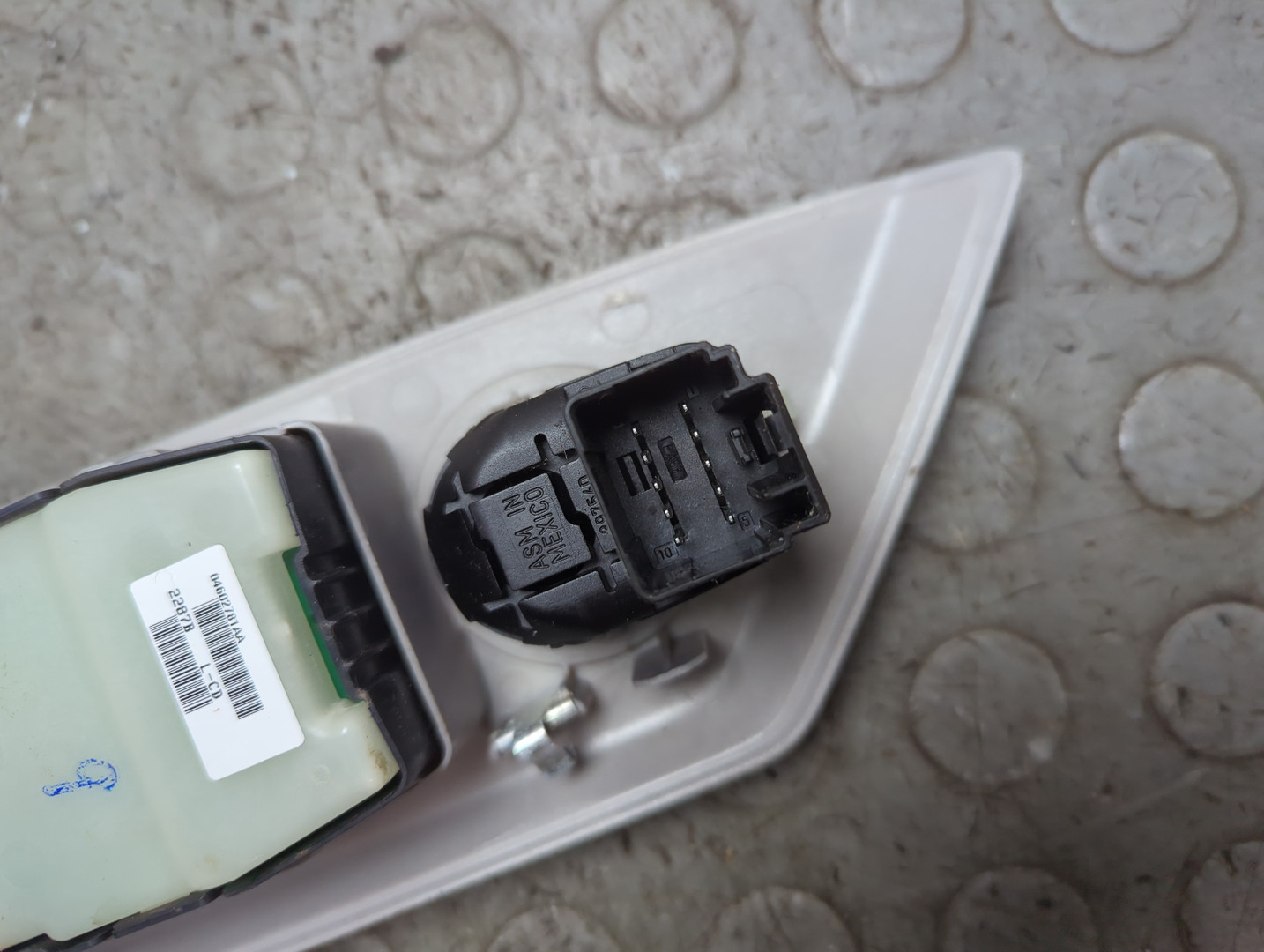 Кнопка стеклоподъемника