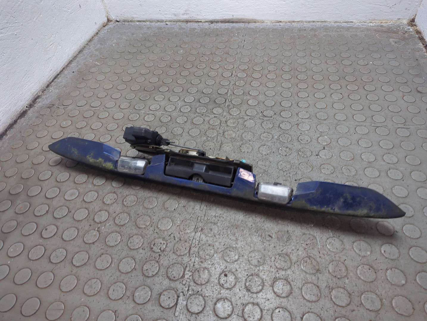 Фонарь подсветки номера