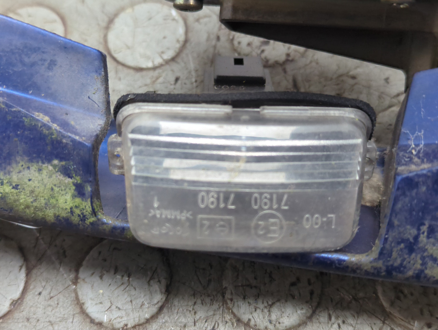 Фонарь подсветки номера