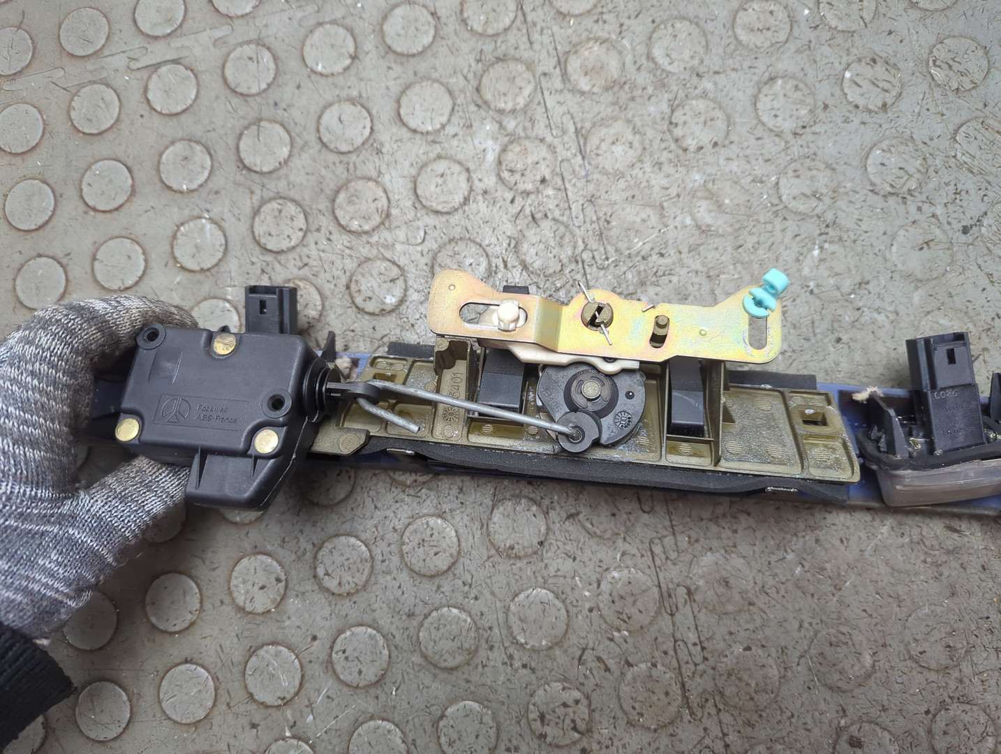 Фонарь подсветки номера