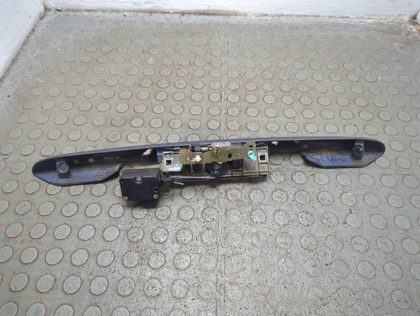 Фонарь подсветки номера