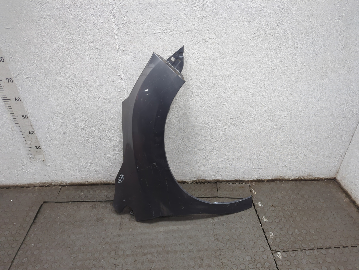 Крыло переднее правое