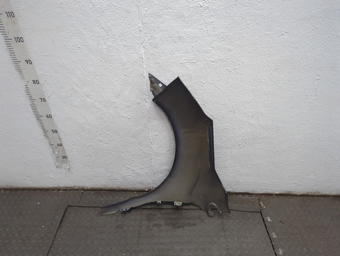 Крыло переднее правое