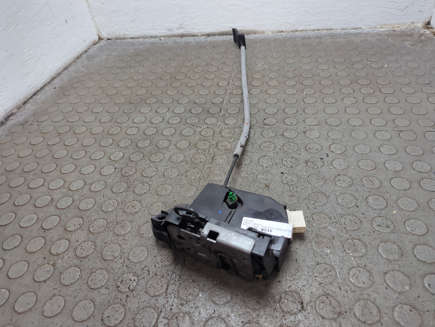 Замок двери передней правой